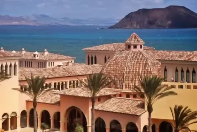 El Gobierno de Canarias autoriza construir un nuevo hotel de lujo en Fuerteventura en medio de la lucha por un desarrollo sostenible